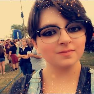 Meet your Posher, Cynthia